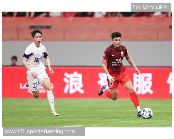 上海市足协热烈祝贺海港队在上海足球史上创造辉煌成就的壮丽篇章